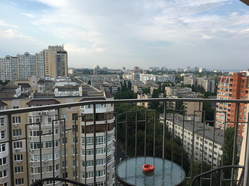 Apartments On Marshala Govorova Odesa Exterior foto